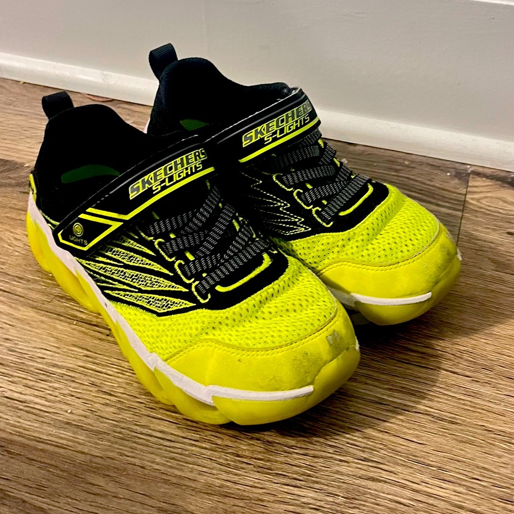 Light up Skechers kids shoes size 2